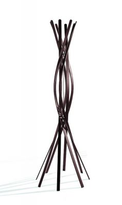 Twist Garderobenständer von Casamania Horm, moderner Design Garderobenständer aus Holz, braun und spiralförmig.